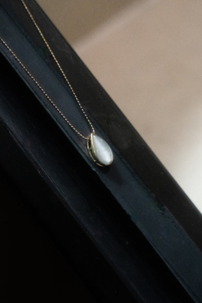 Dewdrop breastmilk keepsake necklace in solid gold for everyday wear